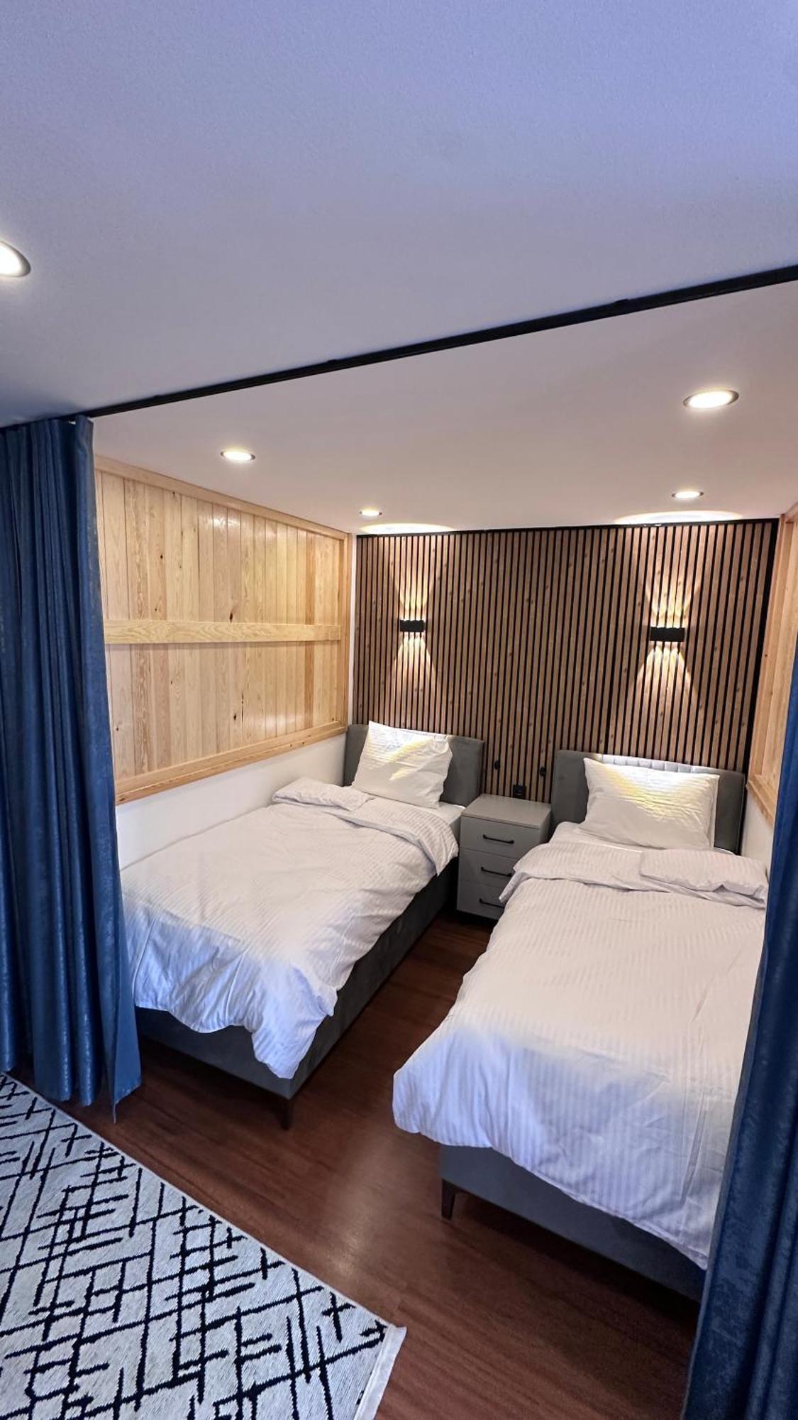 Golden Wood Apartment *